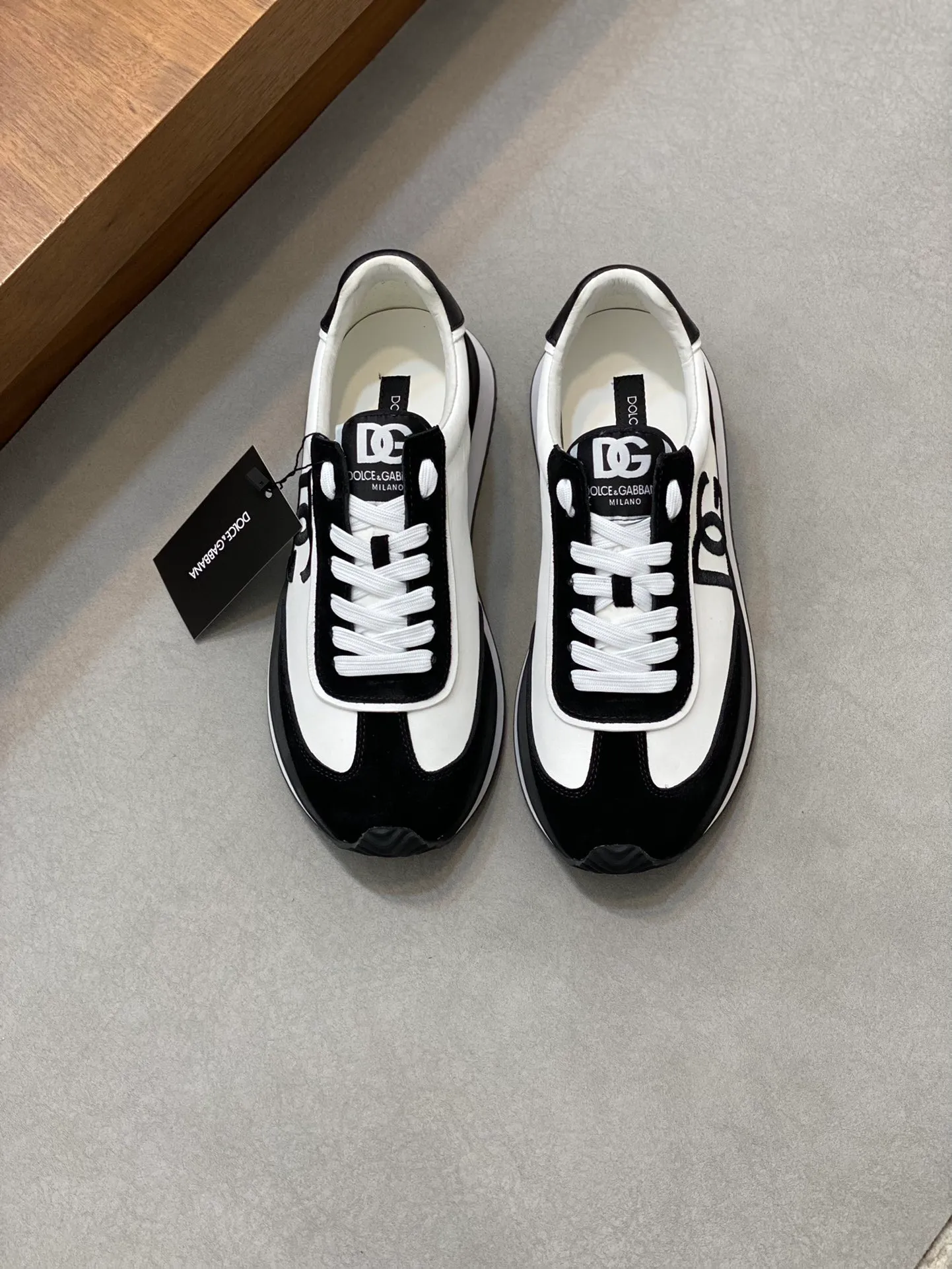 Factory price: 458💰••New products••Dolce&Gabbana••DG✔️High-end men's sports•casual shoes. Original goods from top counters. Original imported cowhide, multi-material splicing design ➕Imported cowhide lining, cowhide feet ➕Original T men's shoes 💰R elastic outsole.  Size: 39-44 (38, 45 customized)
